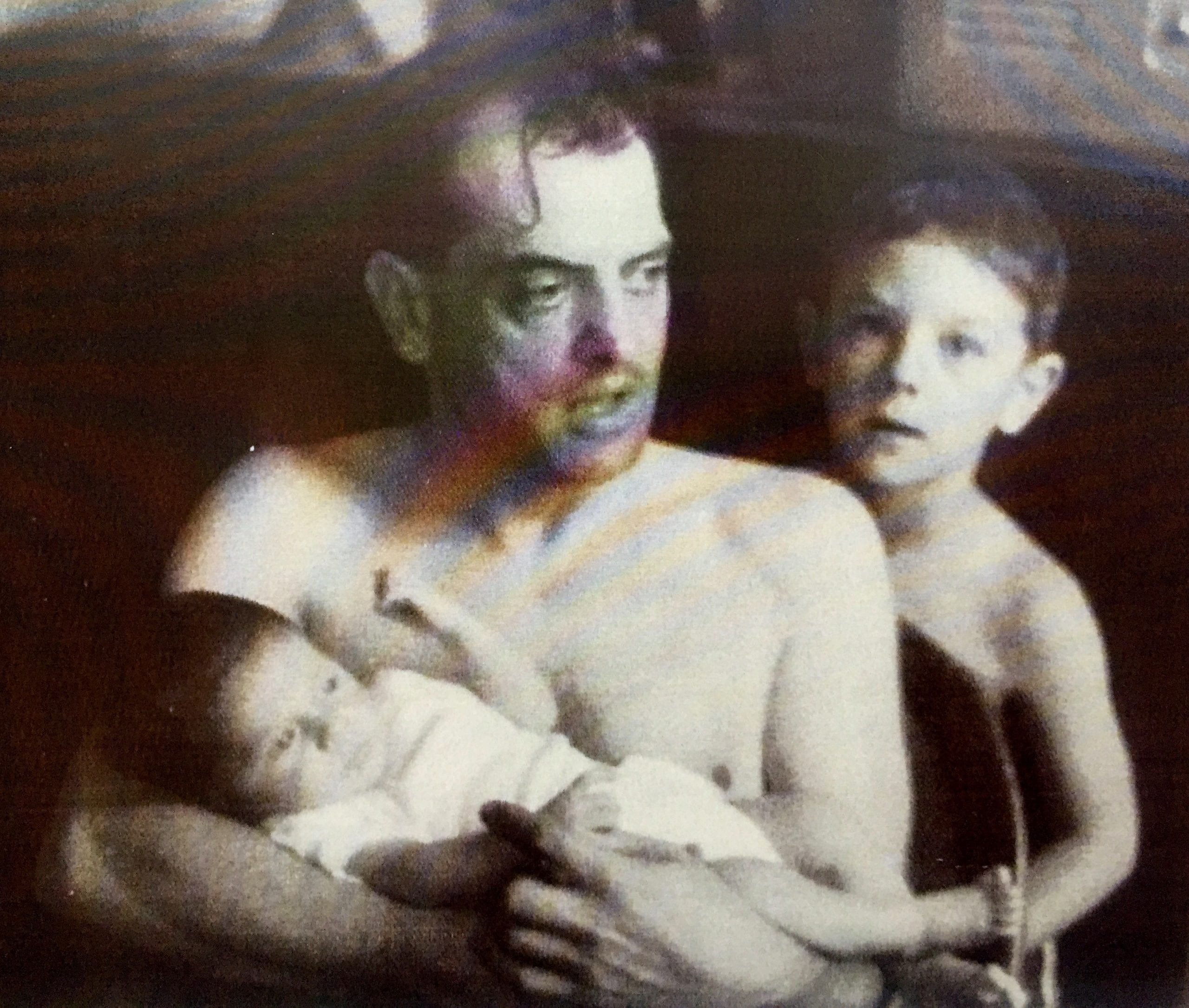 Luis Buñuel con sus hijos