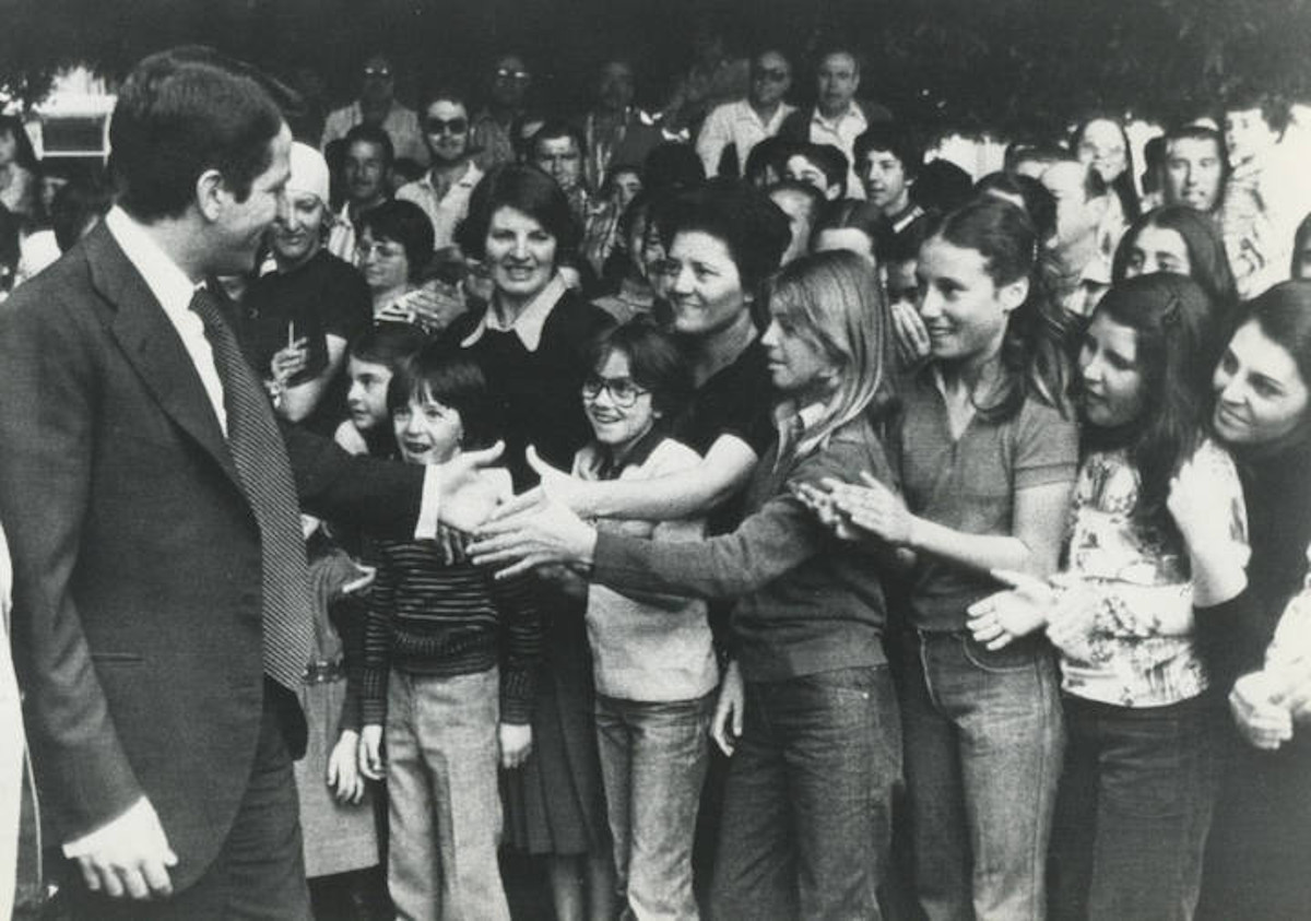 Adolfo Suárez - Con niños en 1978