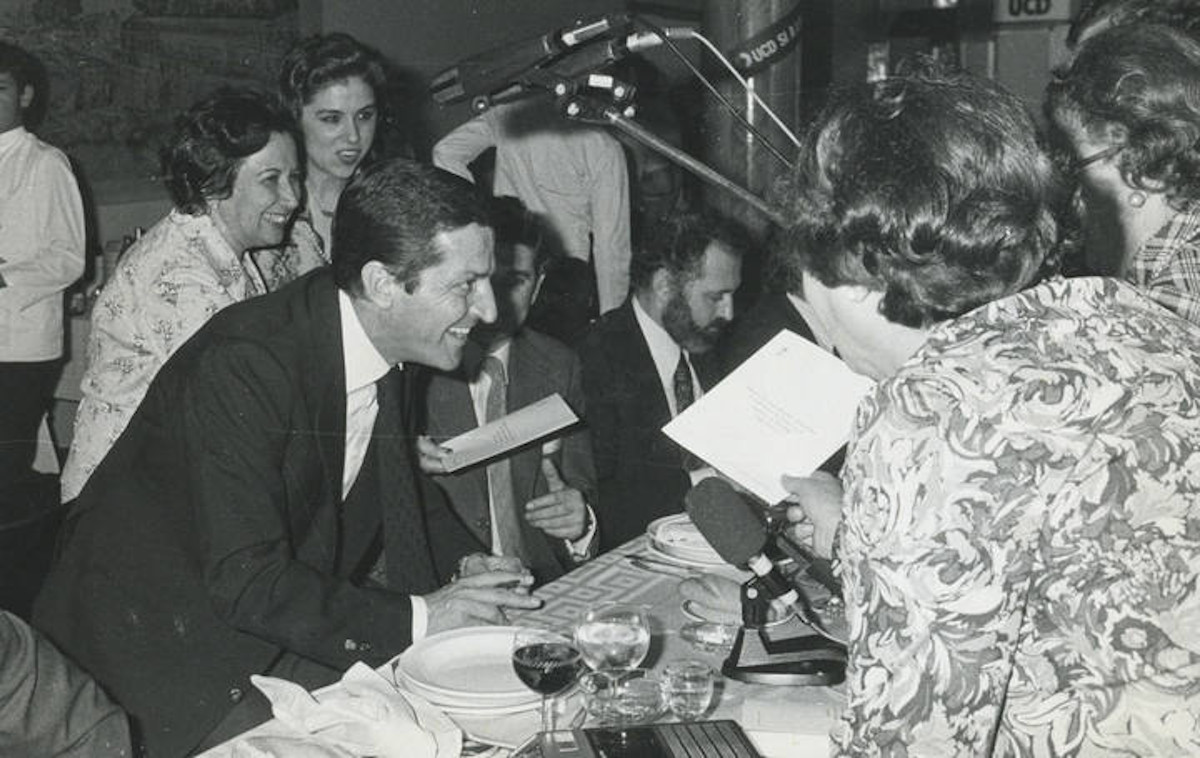 Adolfo Suárez - Firmando autógrafos 15 febrero de 1979