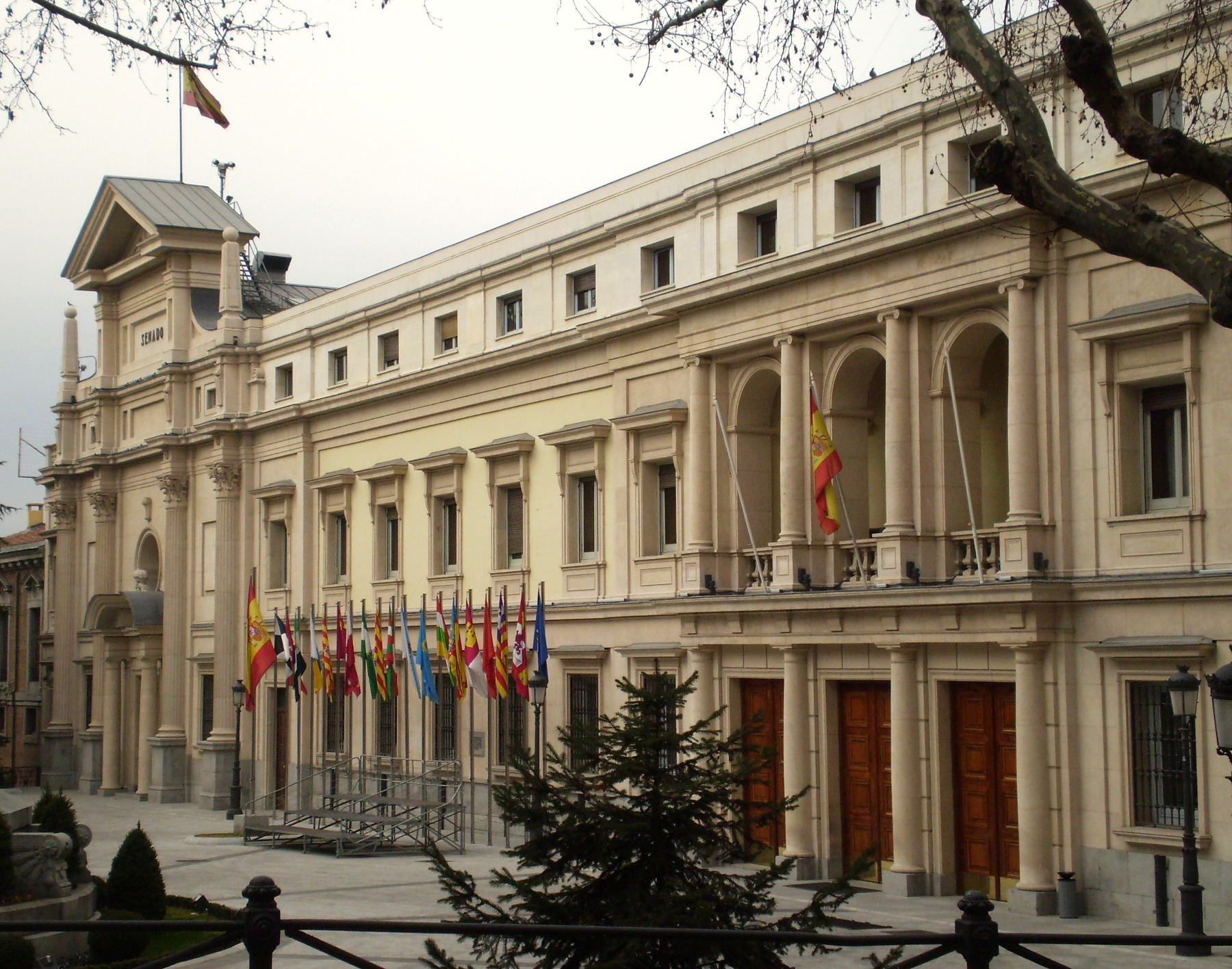 Fachada del Palacio del Senado de España. Madrid, España. Esetena. Wikipedia